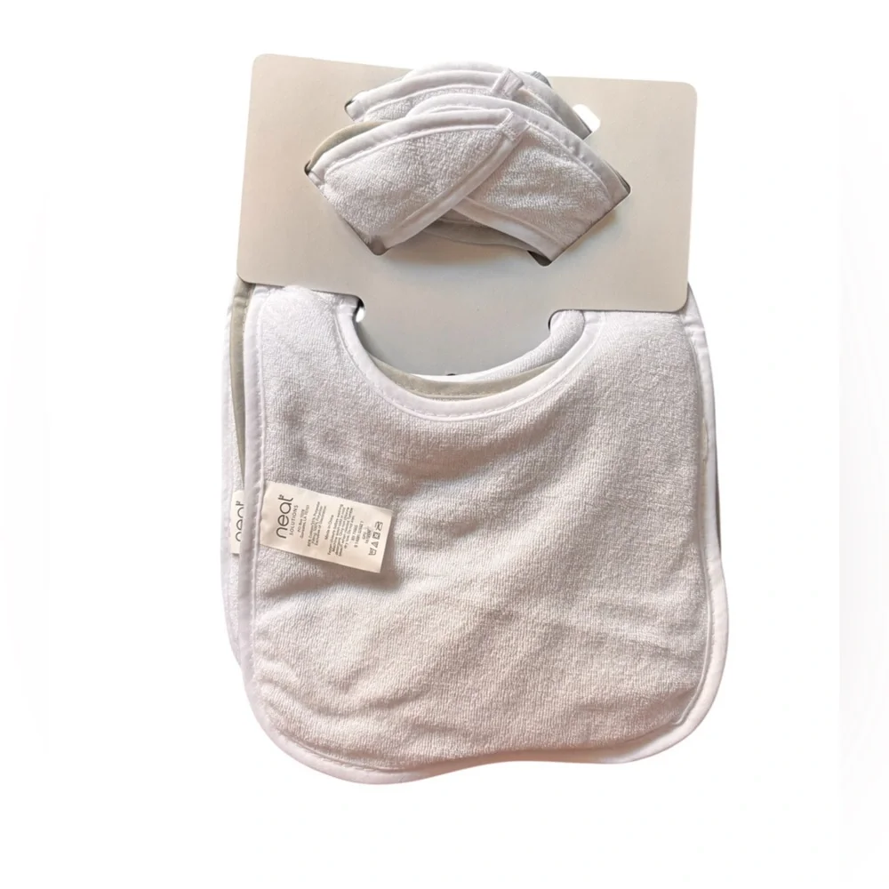 Neat Solutions Infant Bibs and Munchkin Fresh Food Feeders